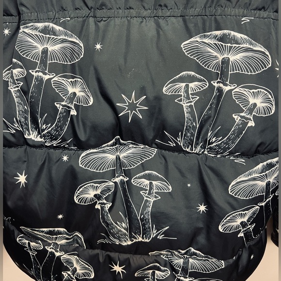 Mushroom Print Puffer Jacket · Black · Forever 21 · Men’s Size M - Picture 6 of 16
